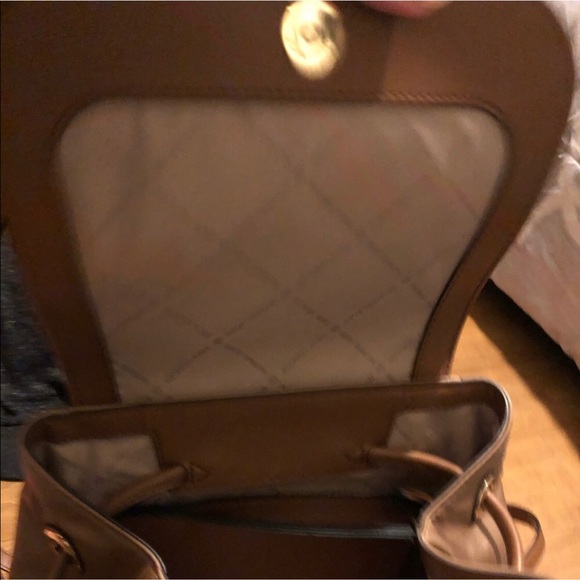 Michael Kors Abbey LG Cargo backpack Tan - Picture 6 of 8